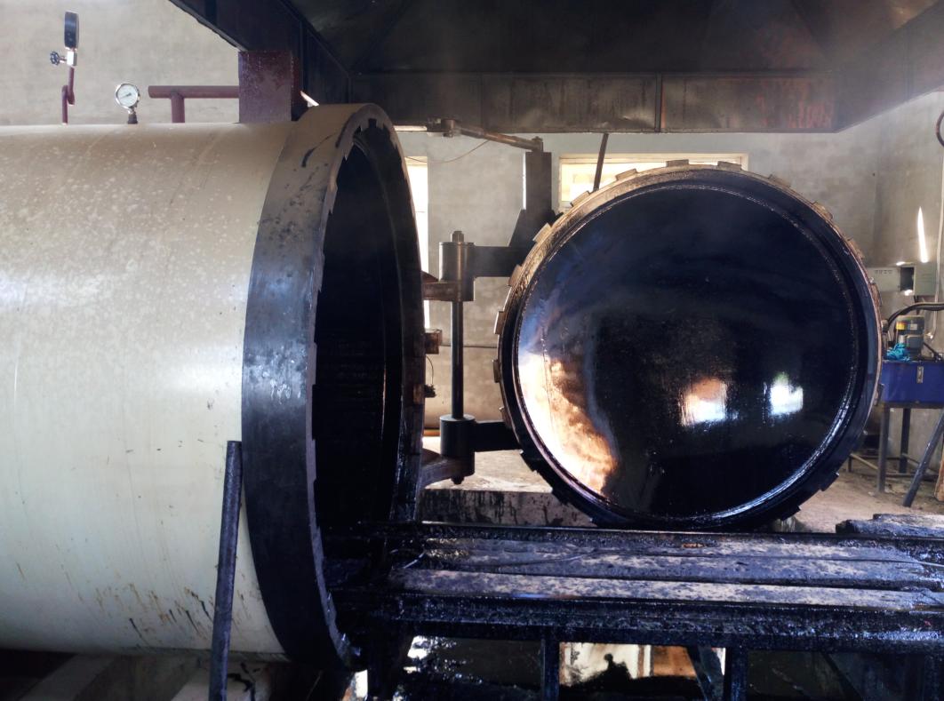 防腐油木桿  防腐油炸桿.jpg